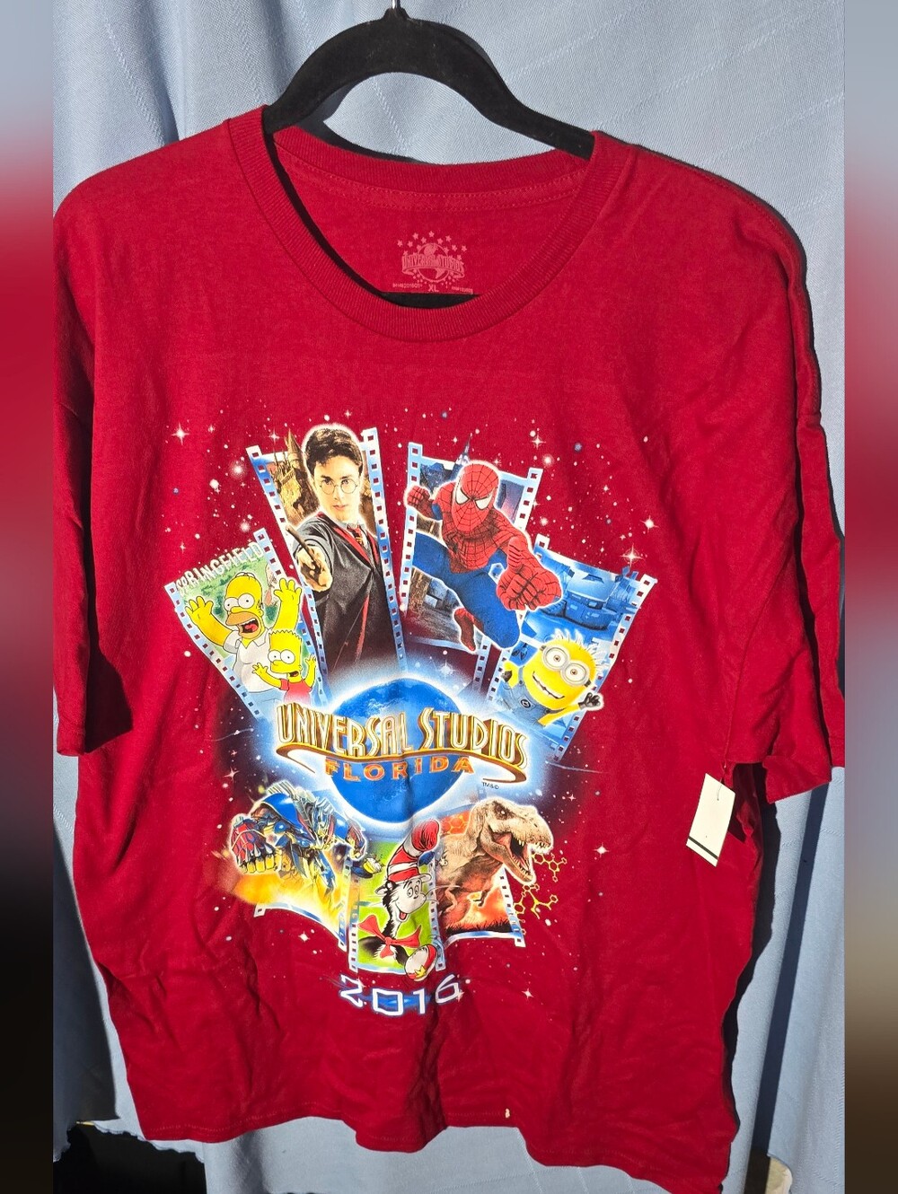 2016 Universal Studios Red Crewneck T-Shirt with